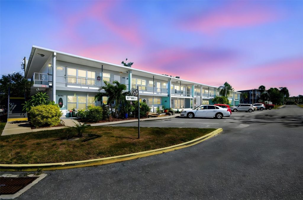 5861 42ND TERRACE N 1712, Kenneth City, FL 33709