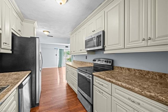5021 Clairmont CT, Virginia Beach, VA 23462