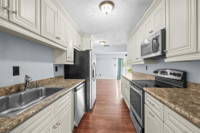 5021 Clairmont CT, Virginia Beach, VA 23462