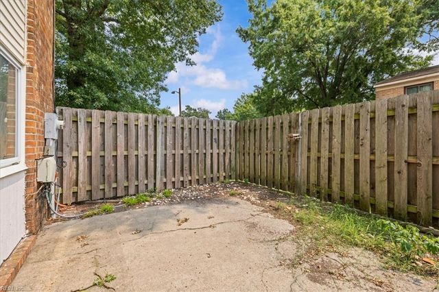 5021 Clairmont CT, Virginia Beach, VA 23462