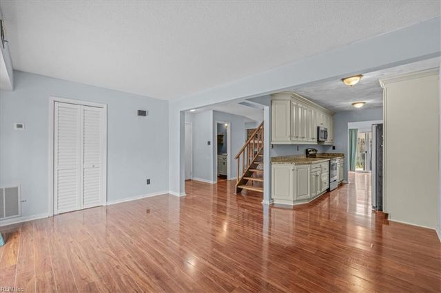 5021 Clairmont CT, Virginia Beach, VA 23462