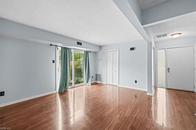 5021 Clairmont CT, Virginia Beach, VA 23462