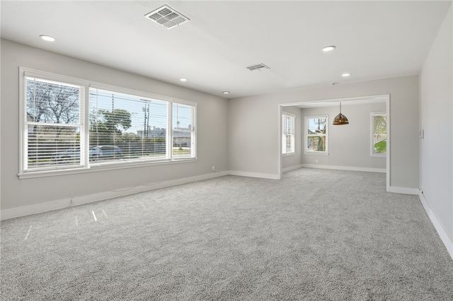 350 Doddridge St, Corpus Christi, TX 78411