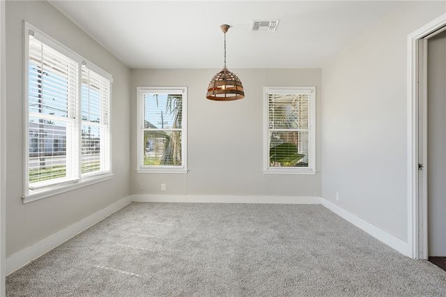 350 Doddridge St, Corpus Christi, TX 78411