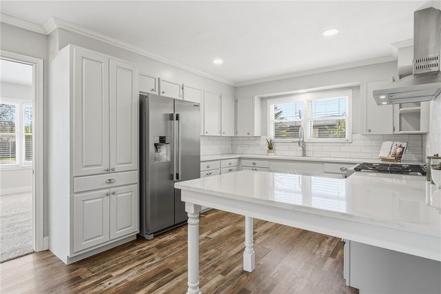 350 Doddridge St, Corpus Christi, TX 78411