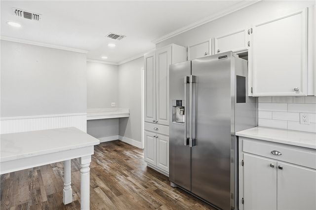 350 Doddridge St, Corpus Christi, TX 78411