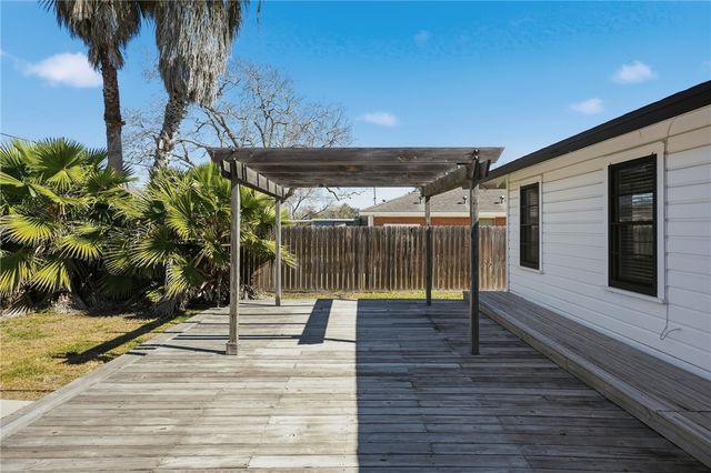 350 Doddridge St, Corpus Christi, TX 78411