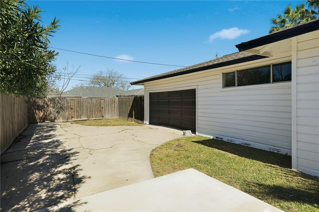 350 Doddridge St, Corpus Christi, TX 78411