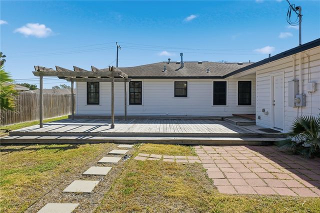 350 Doddridge St, Corpus Christi, TX 78411