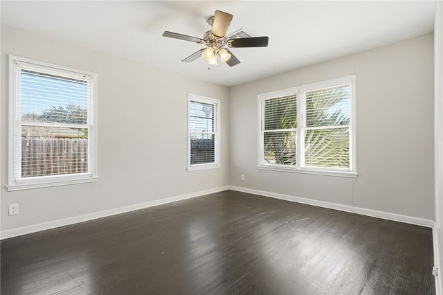 350 Doddridge St, Corpus Christi, TX 78411