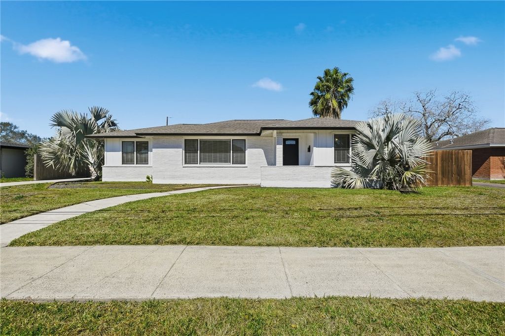 350 Doddridge St, Corpus Christi, TX 78411