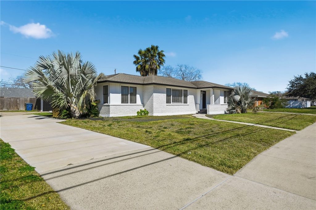 350 Doddridge St, Corpus Christi, TX 78411 — photo 2