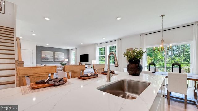 2117 ISABEL LN, Allentown, PA 18103