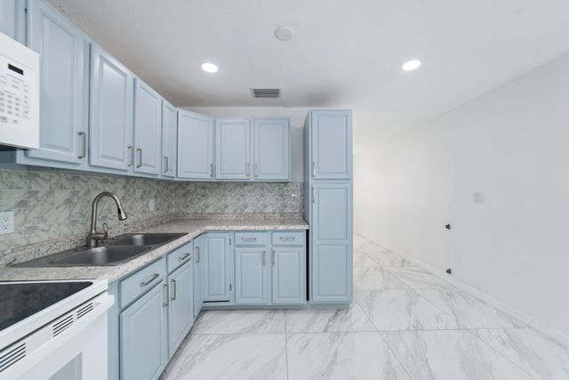 668 Snead Circle, West Palm Beach, FL 33413