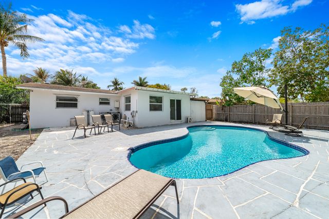 668 Snead Circle, West Palm Beach, FL 33413