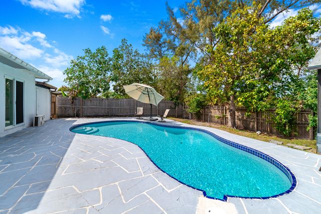 668 Snead Circle, West Palm Beach, FL 33413