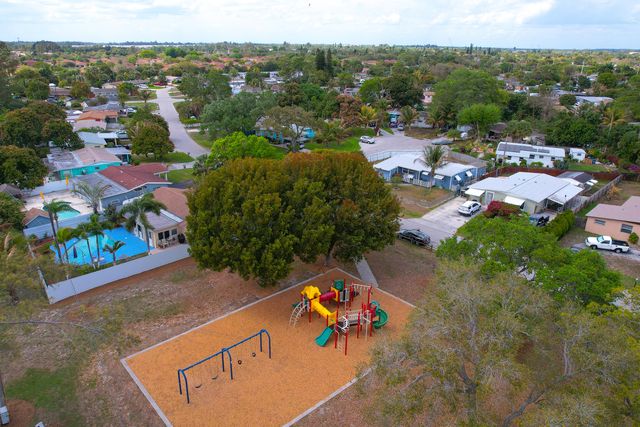 668 Snead Circle, West Palm Beach, FL 33413