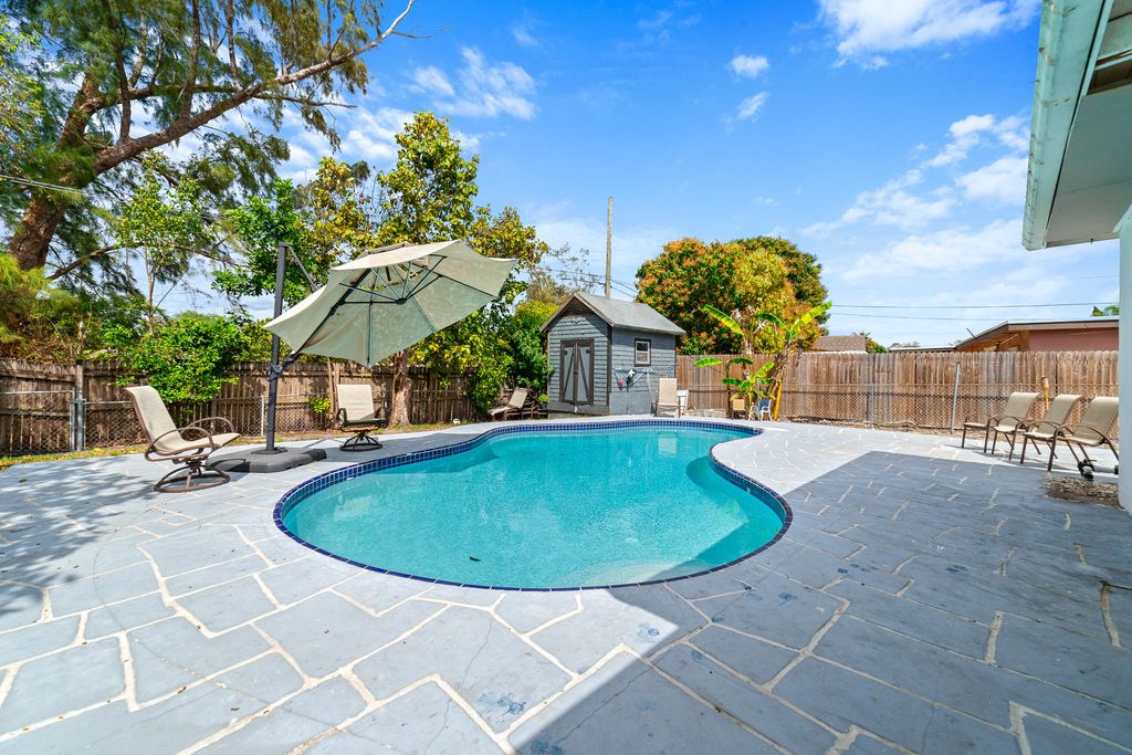 668 Snead Circle, West Palm Beach, FL 33413