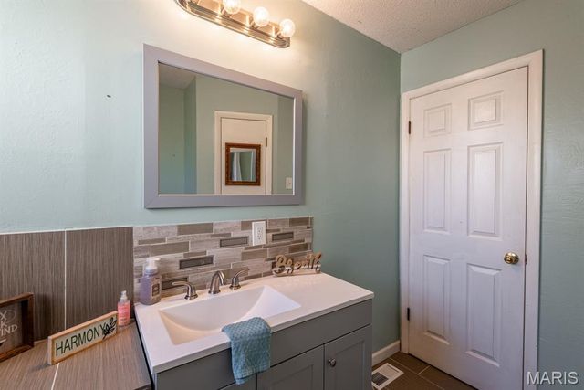 31 Independence Avenue, De Soto, MO 63020