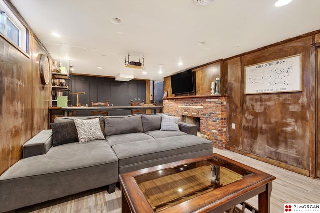 2604 S 48th Avenue, Omaha, NE 68106