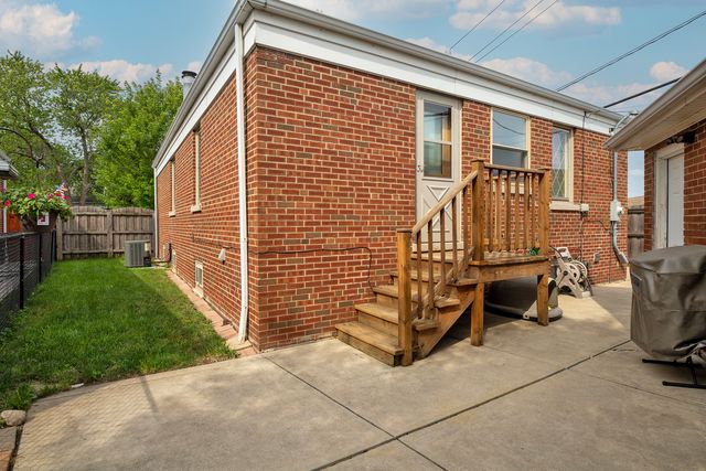 7466 W Gregory Street, Chicago, IL 60656