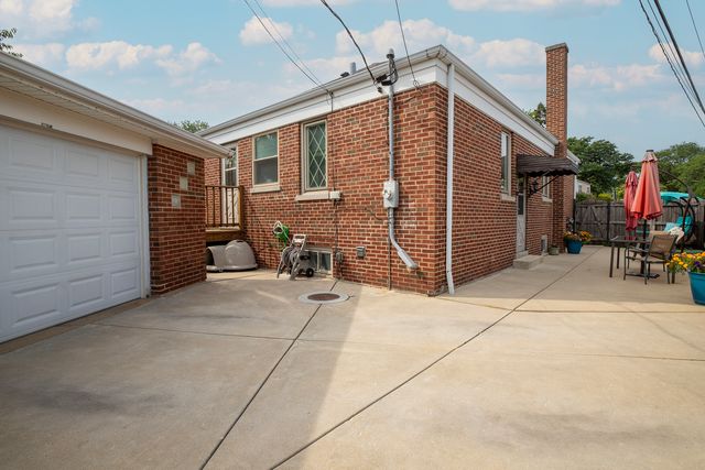 7466 W Gregory Street, Chicago, IL 60656