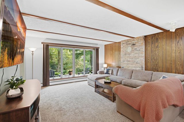 701 N Brookview Lane SW, Isanti, MN 55040