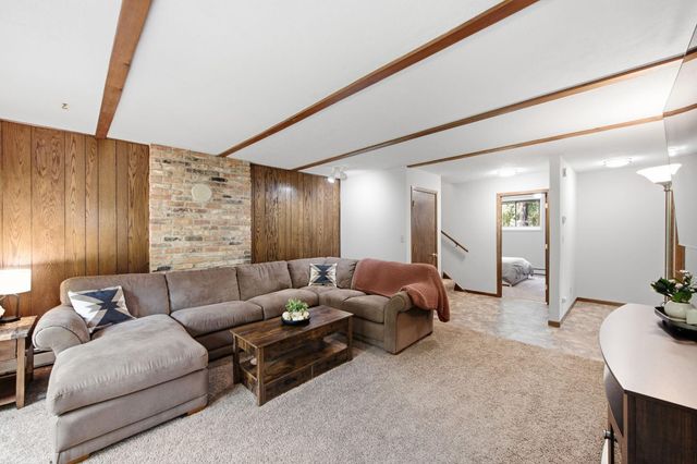 701 N Brookview Lane SW, Isanti, MN 55040