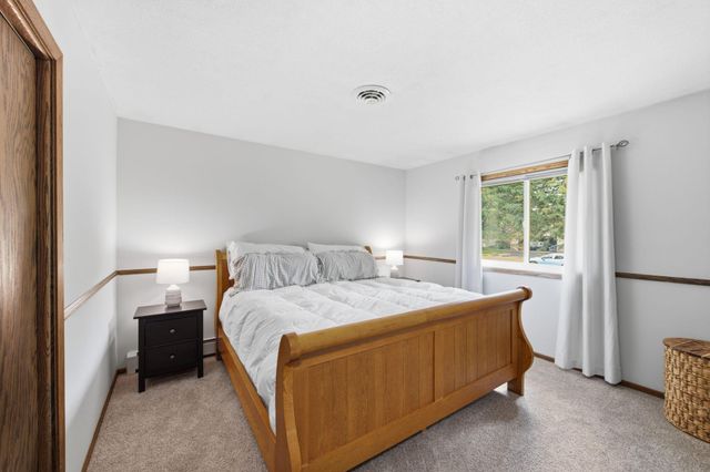 701 N Brookview Lane SW, Isanti, MN 55040