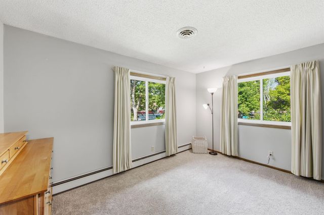 701 N Brookview Lane SW, Isanti, MN 55040
