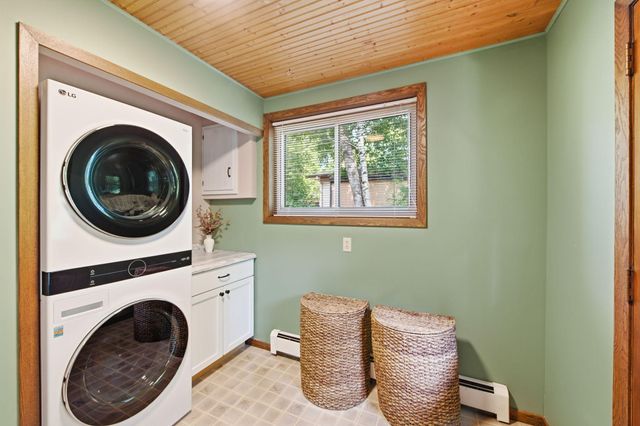 701 N Brookview Lane SW, Isanti, MN 55040