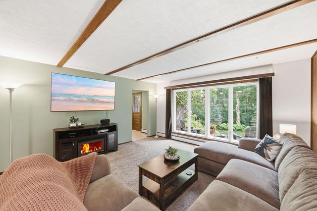 701 N Brookview Lane SW, Isanti, MN 55040