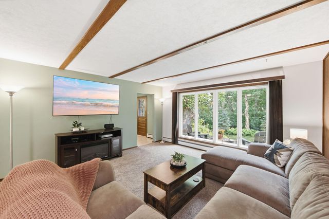701 N Brookview Lane SW, Isanti, MN 55040
