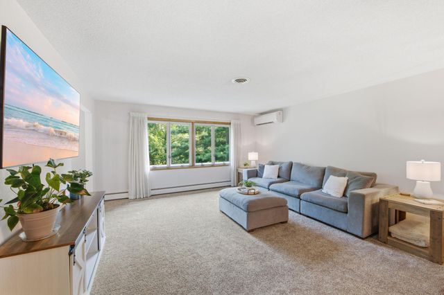 701 N Brookview Lane SW, Isanti, MN 55040