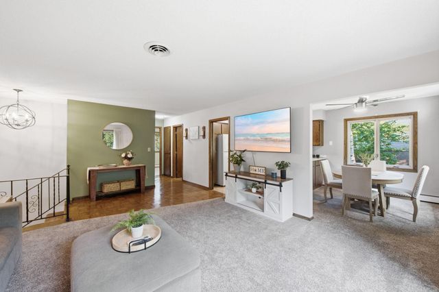 701 N Brookview Lane SW, Isanti, MN 55040