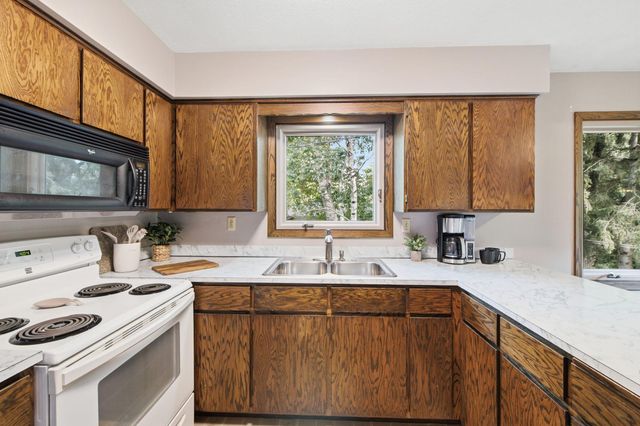 701 N Brookview Lane SW, Isanti, MN 55040