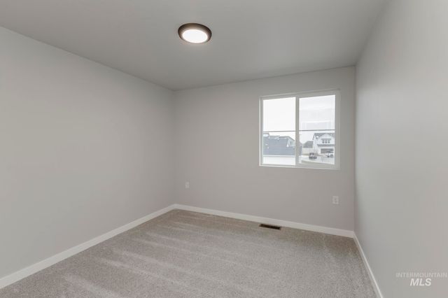 3660 E Jamestown Dr, Nampa, ID 83686