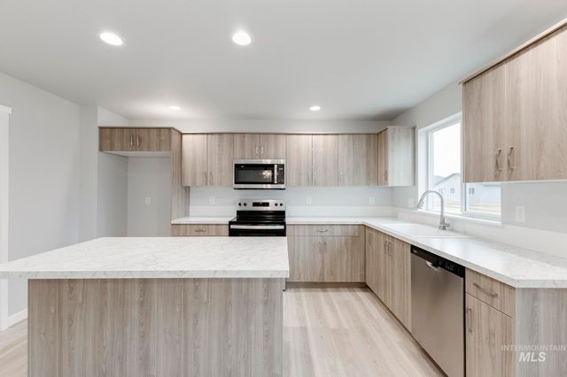 3660 E Jamestown Dr, Nampa, ID 83686