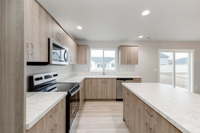 3660 E Jamestown Dr, Nampa, ID 83686