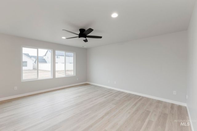 3660 E Jamestown Dr, Nampa, ID 83686