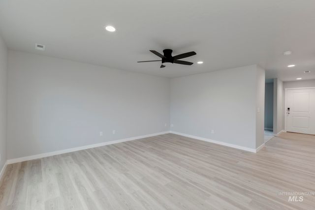 3660 E Jamestown Dr, Nampa, ID 83686