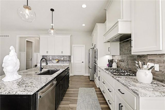 11410 Bluestem Drive, Kearney, MO 64060