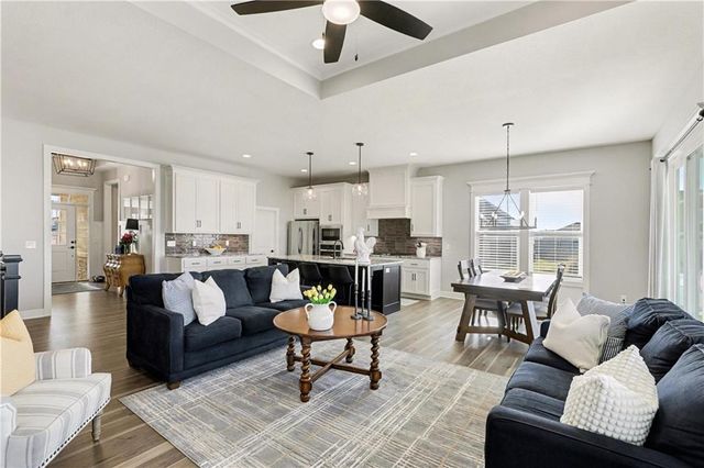 11410 Bluestem Drive, Kearney, MO 64060