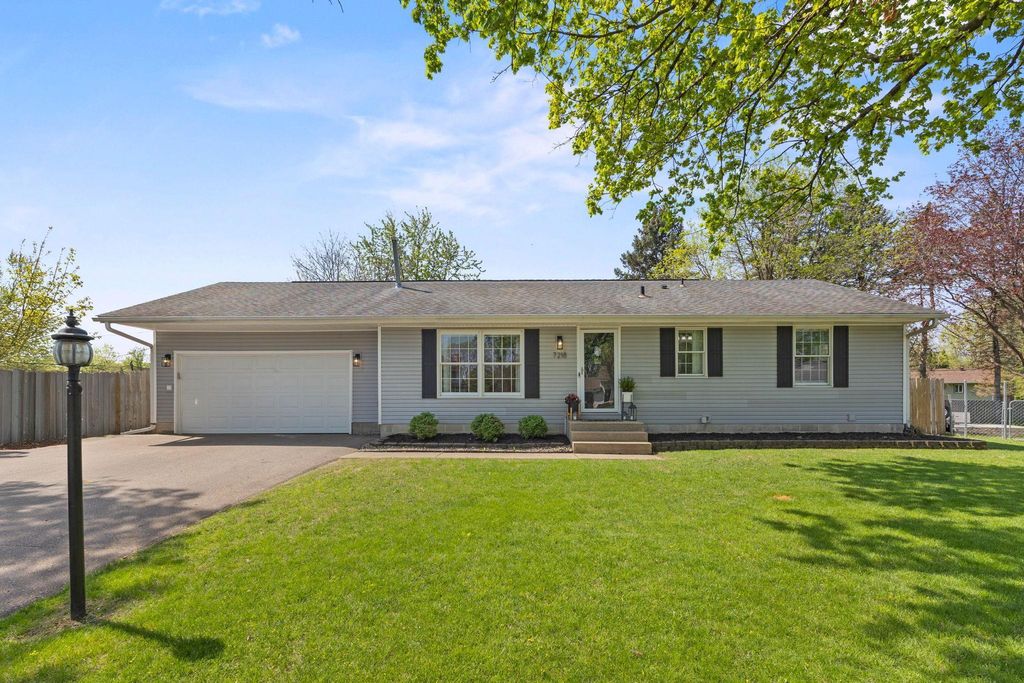 7218 166th Court, Lakeville, MN 55068