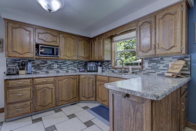 2320 S GREENVIEW STREET, Appleton, WI 54915
