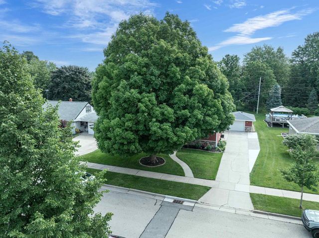 2320 S GREENVIEW STREET, Appleton, WI 54915
