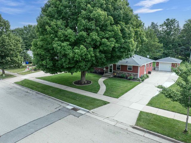 2320 S GREENVIEW STREET, Appleton, WI 54915