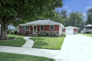 2320 S GREENVIEW STREET, Appleton, WI 54915