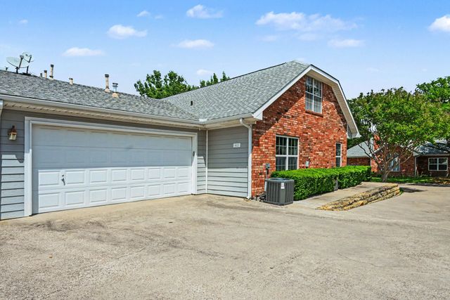 6113 Haley Lane, Fort Worth, TX 76132