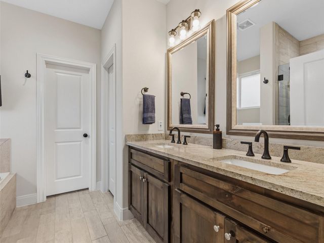 334 Webb ST, Smithville, TX 78957